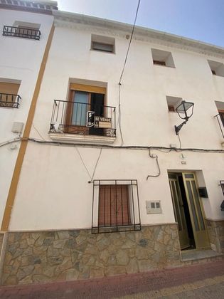 Foto 1 de Casa en venda a calle Del Teatro de 3 habitacions amb terrassa i balcó