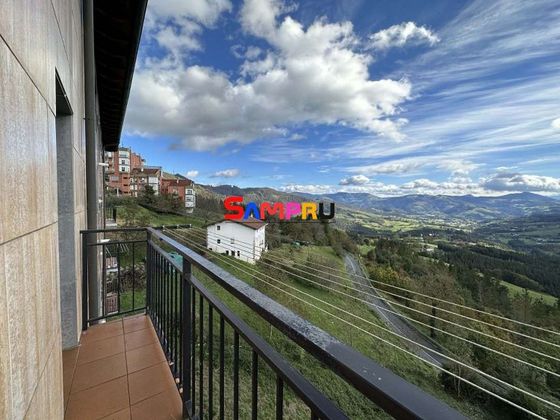 Foto 1 de Piso en venta en Elgeta de 3 habitaciones con terraza y balcón
