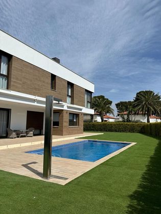 Foto 1 de Xalet en venda a calle Galileu de 4 habitacions amb terrassa i piscina