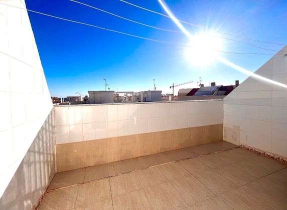 Foto 2 de Àtic en venda a calle Los Gases de 3 habitacions amb terrassa i piscina