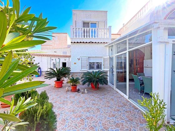 Foto 1 de Venta de casa adosada en calle La Paz de 5 habitaciones con terraza y piscina
