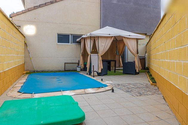 Foto 1 de Casa en venda a Tendilla de 3 habitacions amb terrassa i piscina