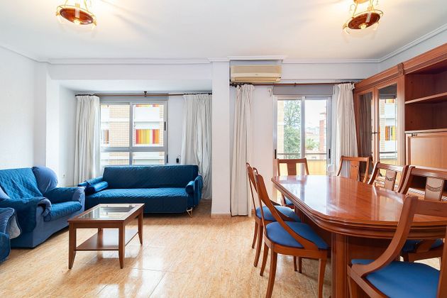 Foto 1 de Pis en lloguer a Natzaret de 2 habitacions amb terrassa i mobles