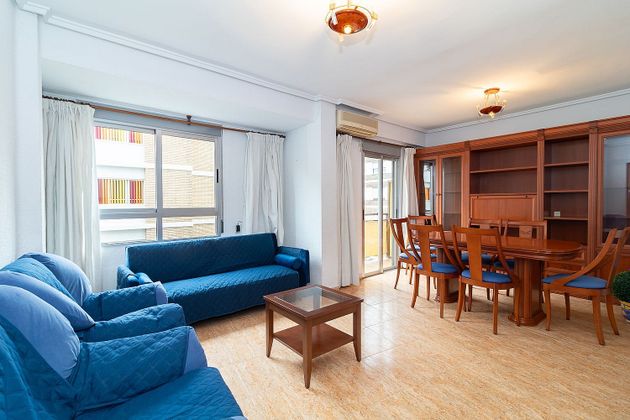 Foto 2 de Alquiler de piso en Natzaret de 2 habitaciones con terraza y muebles