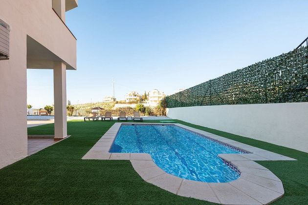 Foto 1 de Chalet en venta en calle Durcal de 6 habitaciones con terraza y piscina