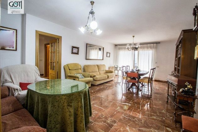 Foto 2 de Pis en lloguer a Camino de Ronda - Rosaleda de 4 habitacions amb terrassa i mobles