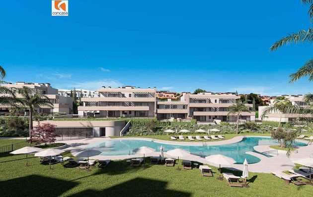 Foto 2 de Piso en venta en Casares de 2 habitaciones con terraza y piscina