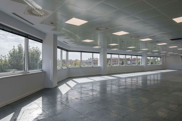 Foto 1 de Oficina en lloguer a Almeda - El Corte Inglés amb terrassa i ascensor