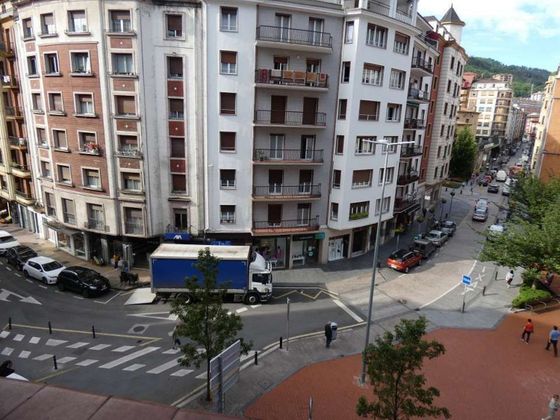 Foto 1 de Pis en venda a Eibar de 4 habitacions amb garatge i ascensor
