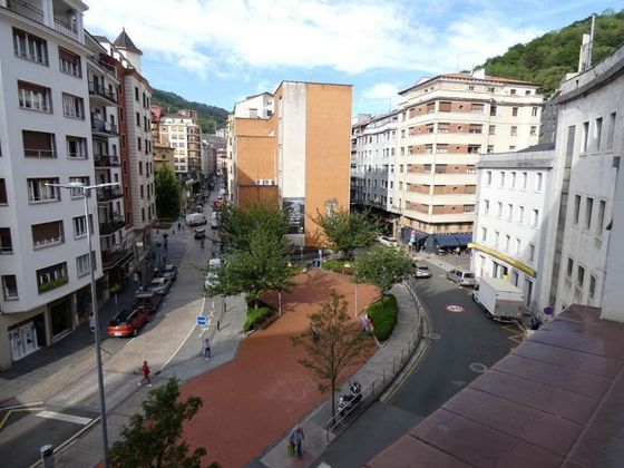 Foto 2 de Pis en venda a Eibar de 4 habitacions amb garatge i ascensor
