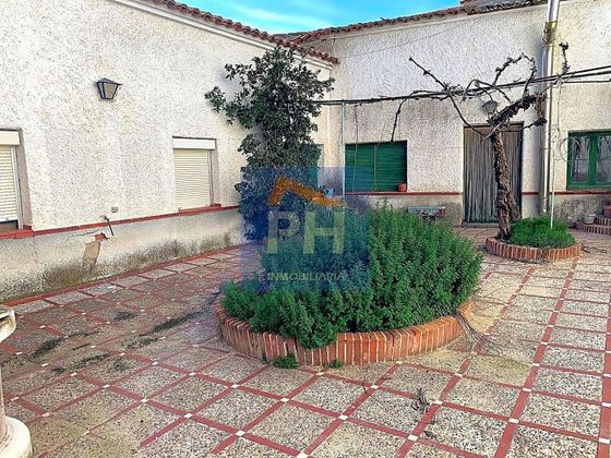 Foto 1 de Xalet en venda a plaza Noria de 5 habitacions amb jardí i calefacció