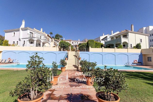 Foto 2 de Casa adossada en lloguer a Lomas de Marbella Club - Puente Romano de 4 habitacions amb terrassa i piscina