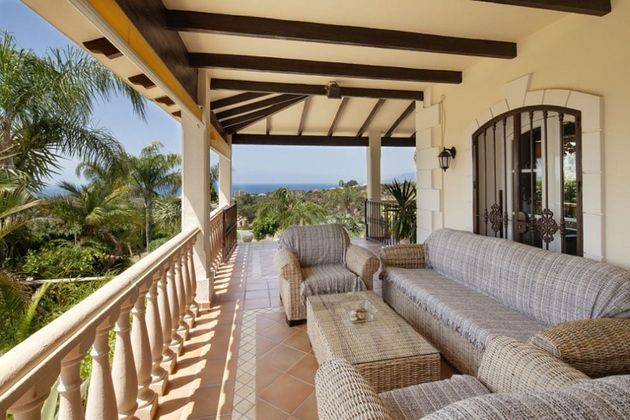 Foto 1 de Chalet en venta en Los Monteros - Bahía de Marbella de 8 habitaciones con terraza y piscina