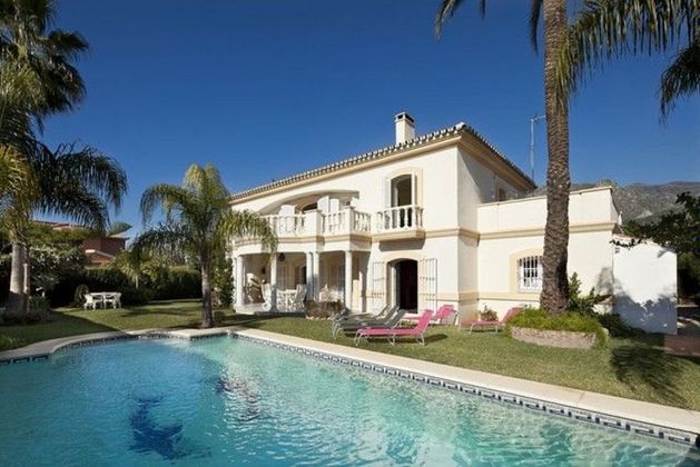Foto 1 de Alquiler de chalet en Las Cancelas - Valdeolletas de 5 habitaciones con terraza y piscina