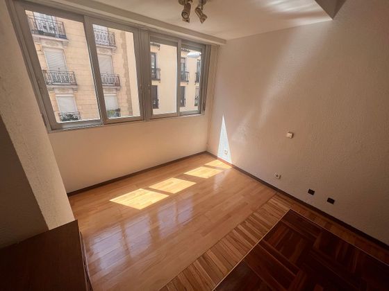 Foto 2 de Alquiler de piso en calle Espronceda de 3 habitaciones con calefacción y ascensor