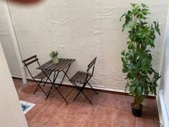 Foto 2 de Pis en lloguer a calle Sahagun de 2 habitacions amb terrassa i mobles