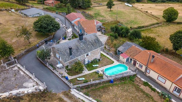 Foto 1 de Casa en venda a Rodeiro de 3 habitacions amb terrassa i piscina