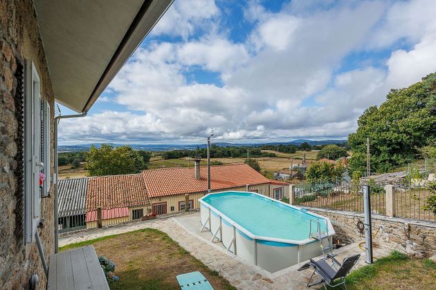 Foto 2 de Casa en venda a Rodeiro de 3 habitacions amb terrassa i piscina