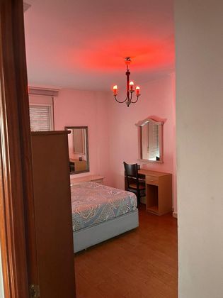 Foto 2 de Piso en alquiler en calle Luis de Cappa de 2 habitaciones con muebles y balcón
