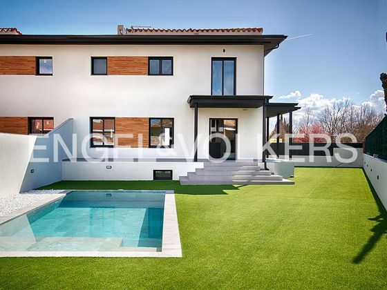 Foto 2 de Casa en venta en Avinyonet de Puigventós de 4 habitaciones con terraza y piscina