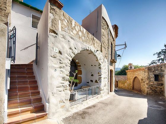 Foto 1 de Casa adossada en venda a Rabós de 2 habitacions amb terrassa i piscina