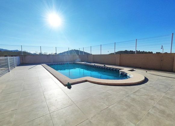 Foto 1 de Casa en venta en Abanilla de 4 habitaciones con terraza y piscina