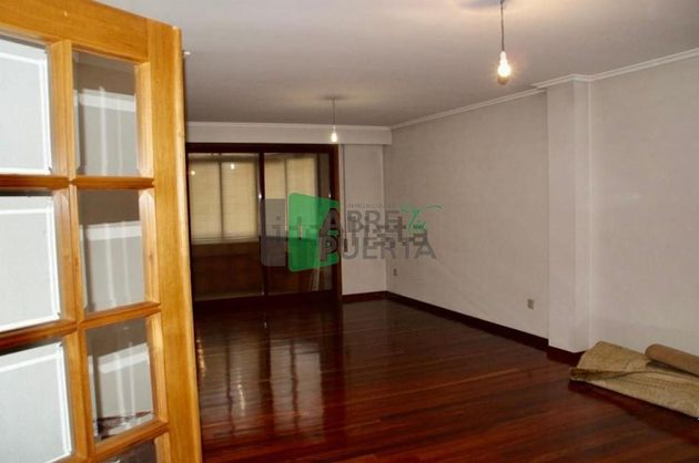 Foto 2 de Venta de piso en Centro - Ourense de 5 habitaciones con garaje y calefacción