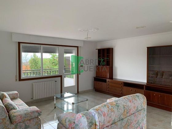 Foto 2 de Chalet en venta en Castrelo de Miño de 4 habitaciones con garaje y jardín
