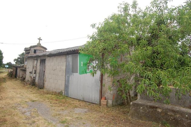 Foto 2 de Casa en venta en Amoeiro de 3 habitaciones con jardín y calefacción