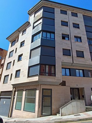 Foto 1 de Piso en venta en calle Ramón y Cajal de 2 habitaciones con calefacción y ascensor