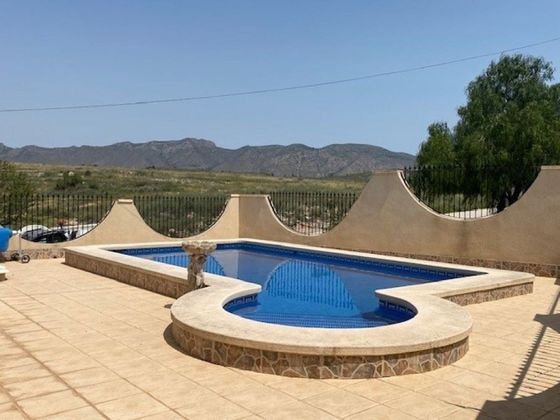 Foto 2 de Venta de casa en Hondón de los Frailes de 4 habitaciones con terraza y piscina