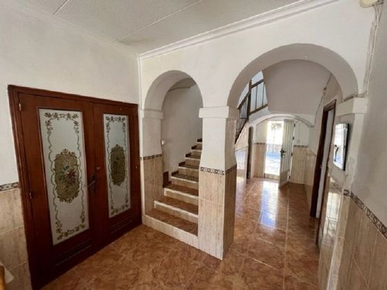Foto 2 de Casa adossada en venda a Jumilla de 3 habitacions amb terrassa i garatge