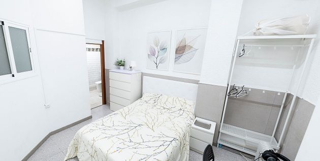 Foto 1 de Piso en venta en Ciutat Jardí de 3 habitaciones con terraza y calefacción