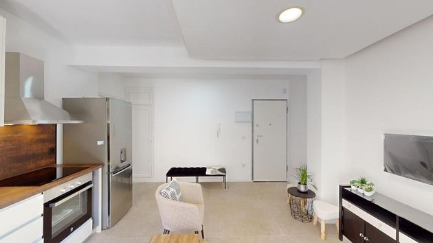 Foto 2 de Venta de piso en Russafa de 3 habitaciones con balcón y aire acondicionado