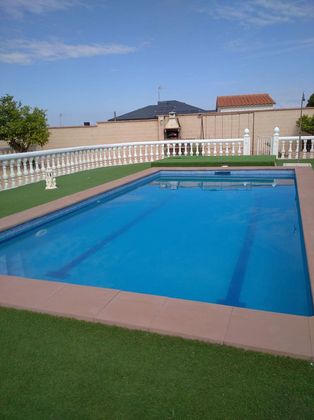 Foto 1 de Chalet en venta en Carranque de 7 habitaciones con terraza y piscina