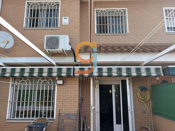 Foto 1 de Casa adosada en venta en Griñón de 4 habitaciones con terraza y garaje
