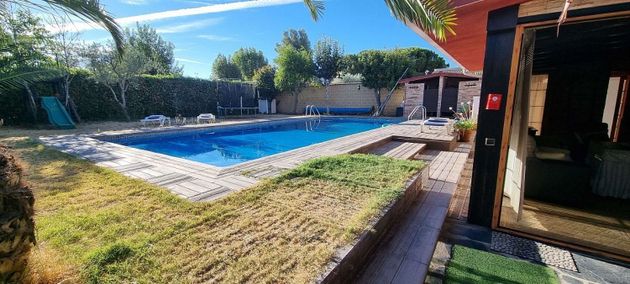 Foto 1 de Venta de chalet en Serranillos del Valle de 4 habitaciones con piscina y garaje