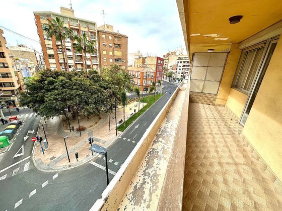 Foto 1 de Pis en venda a Mercado de 4 habitacions amb terrassa i balcó