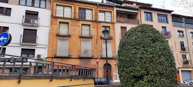 Foto 2 de Casa adosada en venta en plaza Aragón de 6 habitaciones con balcón y calefacción