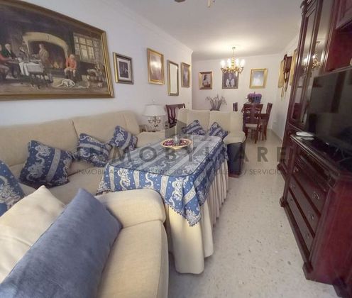 Foto 1 de Pis en venda a V Centenario-Piletas-Capuchinos de 4 habitacions amb garatge i balcó