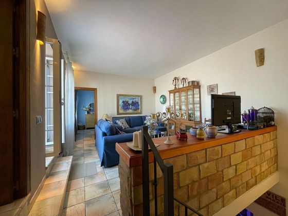 Foto 2 de Pis en venda a V Centenario-Piletas-Capuchinos de 3 habitacions amb terrassa i aire acondicionat