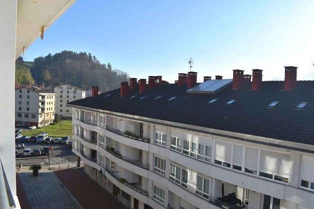 Foto 1 de Venta de piso en calle Aita Lertxundi de 3 habitaciones con balcón y calefacción