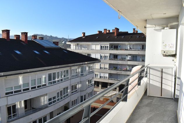 Foto 2 de Venta de piso en calle Aita Lertxundi de 3 habitaciones con balcón y calefacción