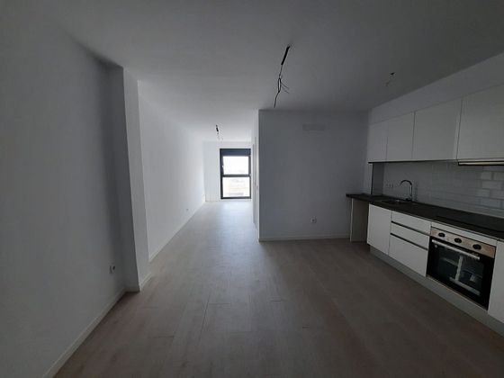 Foto 1 de Venta de piso en calle Travassera Nova de 1 habitación con terraza y garaje