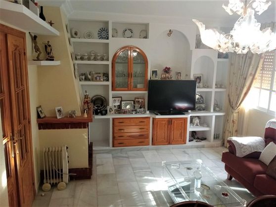 Foto 1 de Venta de casa en Cártama de 4 habitaciones con garaje y aire acondicionado