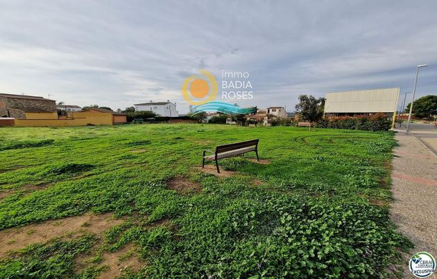 Foto 2 de Venta de terreno en Garriguella de 400 m²