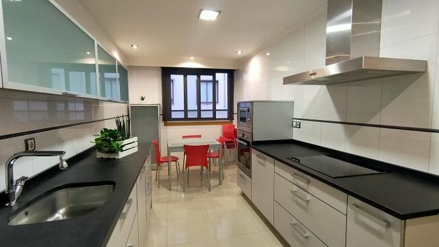 Foto 2 de Alquiler de dúplex en Centro - Ourense de 3 habitaciones con terraza y garaje