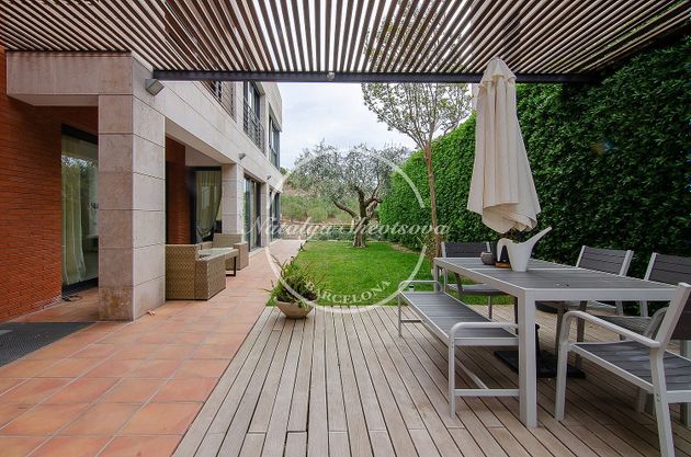 Foto 2 de Alquiler de casa en Ciutat Diagonal - La Miranda - La Mallola de 6 habitaciones con terraza y piscina