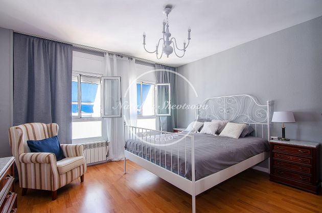 Foto 1 de Piso en alquiler en calle De Ginebra de 2 habitaciones con muebles y balcón