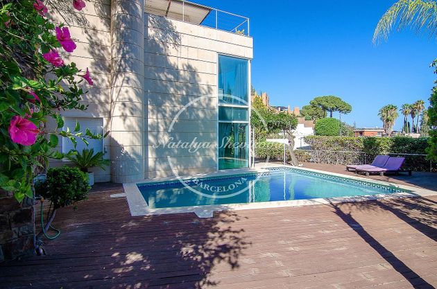 Foto 1 de Xalet en lloguer a Ciutat Diagonal - La Miranda - La Mallola de 5 habitacions amb terrassa i piscina